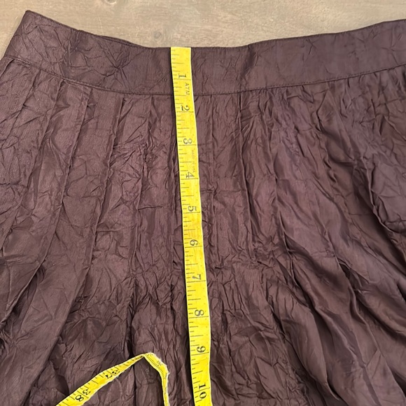 Saks Fifth Avenue S5A tea length crinkle silk skirt. Brown. Size 2 - Picture 8 of 8